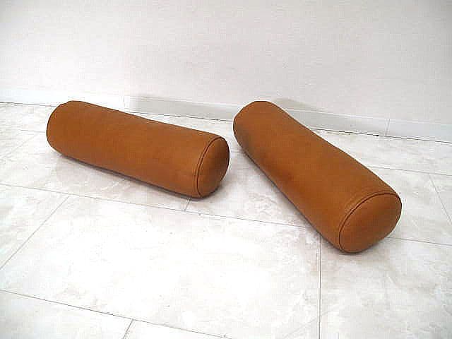 展示品　ドリームベッド 本革ボルスタークッション 2個セット 　レザークッション