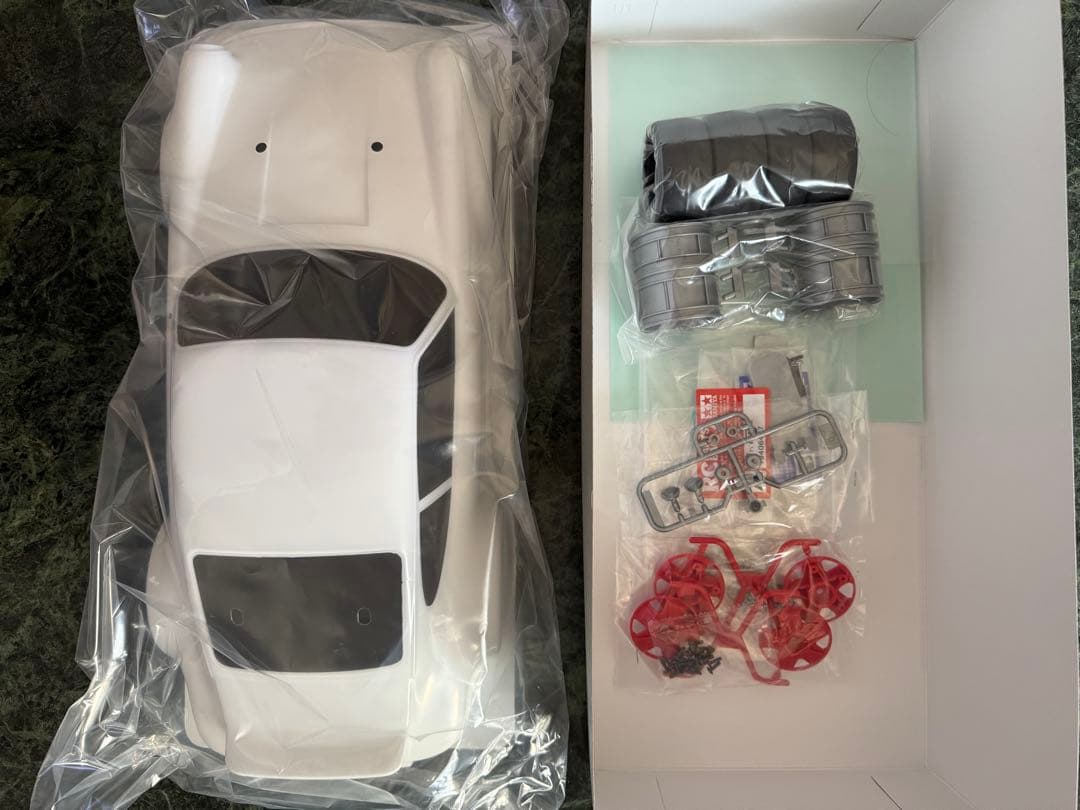 タミヤ　BT−01シャーシ　ポルシェ911 カレラ RSR 2.8 制作途中