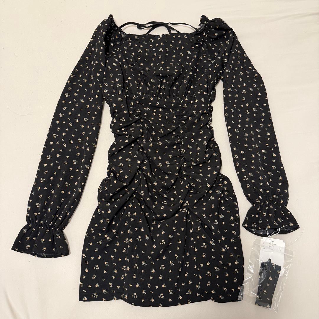 【新品タグ付き】ミシェルマカロン チョーカー付き小花柄ギャザーミニワンピ