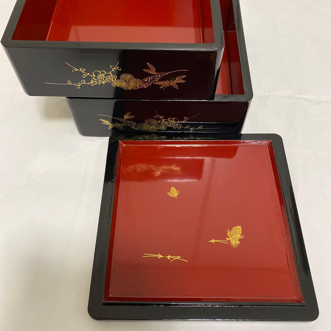 新品未使用　漆二段重箱　 松竹梅の金色装飾　沈金
