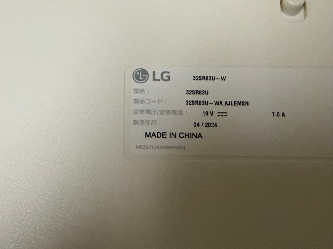 LG 31.5インチ 4Kモニター / 32SR83U-W