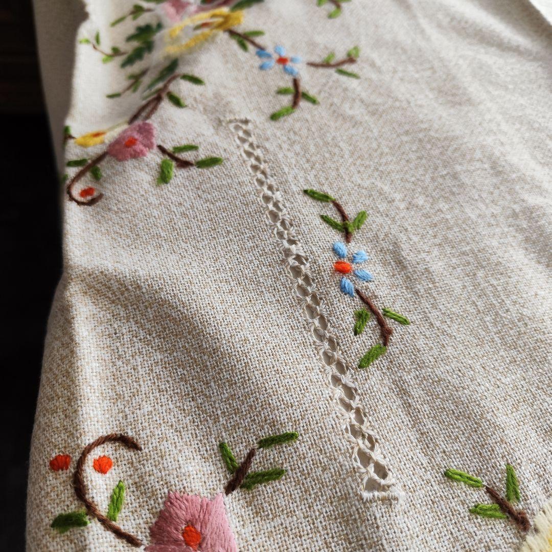 バラ蔓 カロチャ刺繍 厚手柔らか　ヴィンテージ大判テーブルクロス　お手仕事