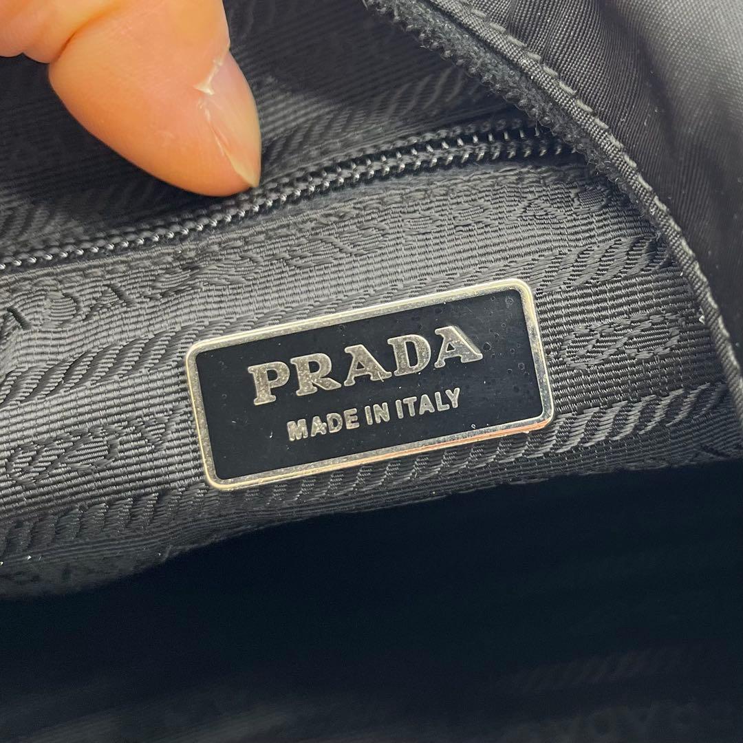 PRADA プラダ ナイロンショルダー 三角ロゴ 斜め掛け 多収納 軽量