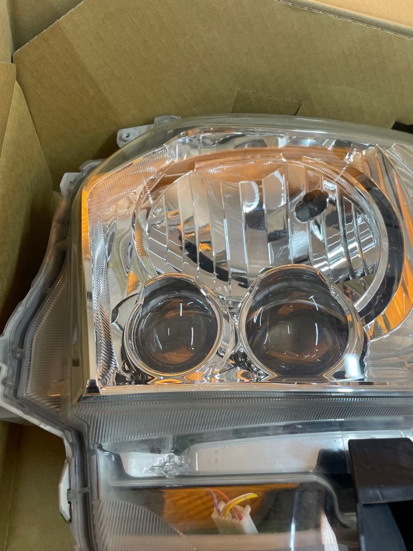 シ*ル様 ハイエース　コミューター　200系　7型　左ヘッドライト　GDH223