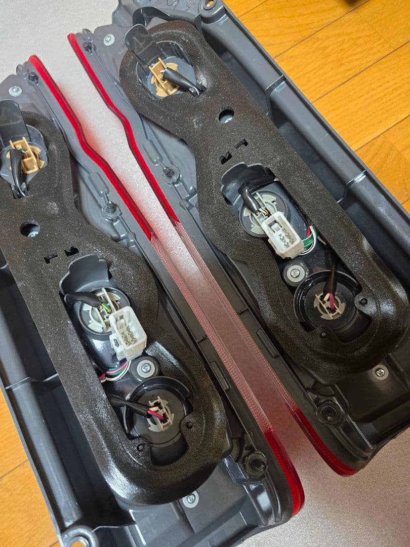 ハイエース 200系 テールライト トヨタ 純正 新車外し 右用 ¹¹