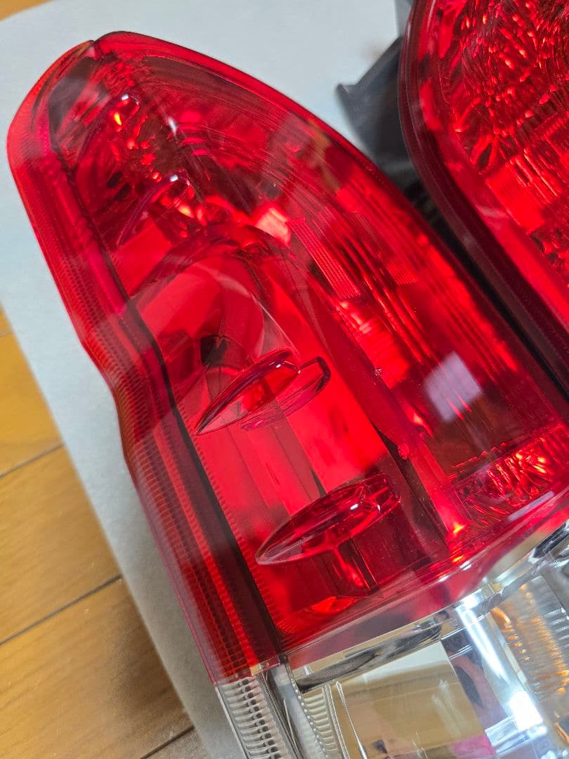 ハイエース 200系 テールライト トヨタ 純正 新車外し 右用 ¹¹