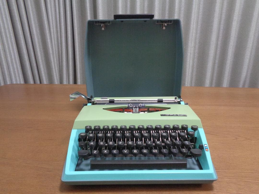 完動品　TRIUMPH TIPPAS　トライアンフタイプライター　パステルカラー