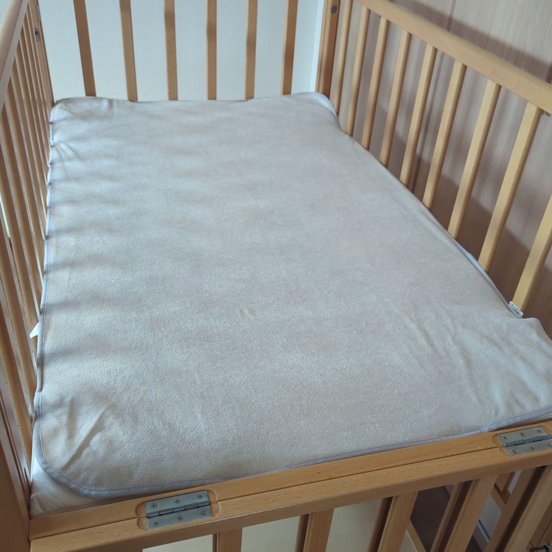 木製キャスター付きベビーベッド(YAMASAKI)＋ベットマット・防水シート