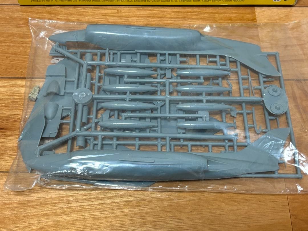 XTRAKIT イギリス海軍 スーパーマリン シミター F1 艦上戦闘機 未組立