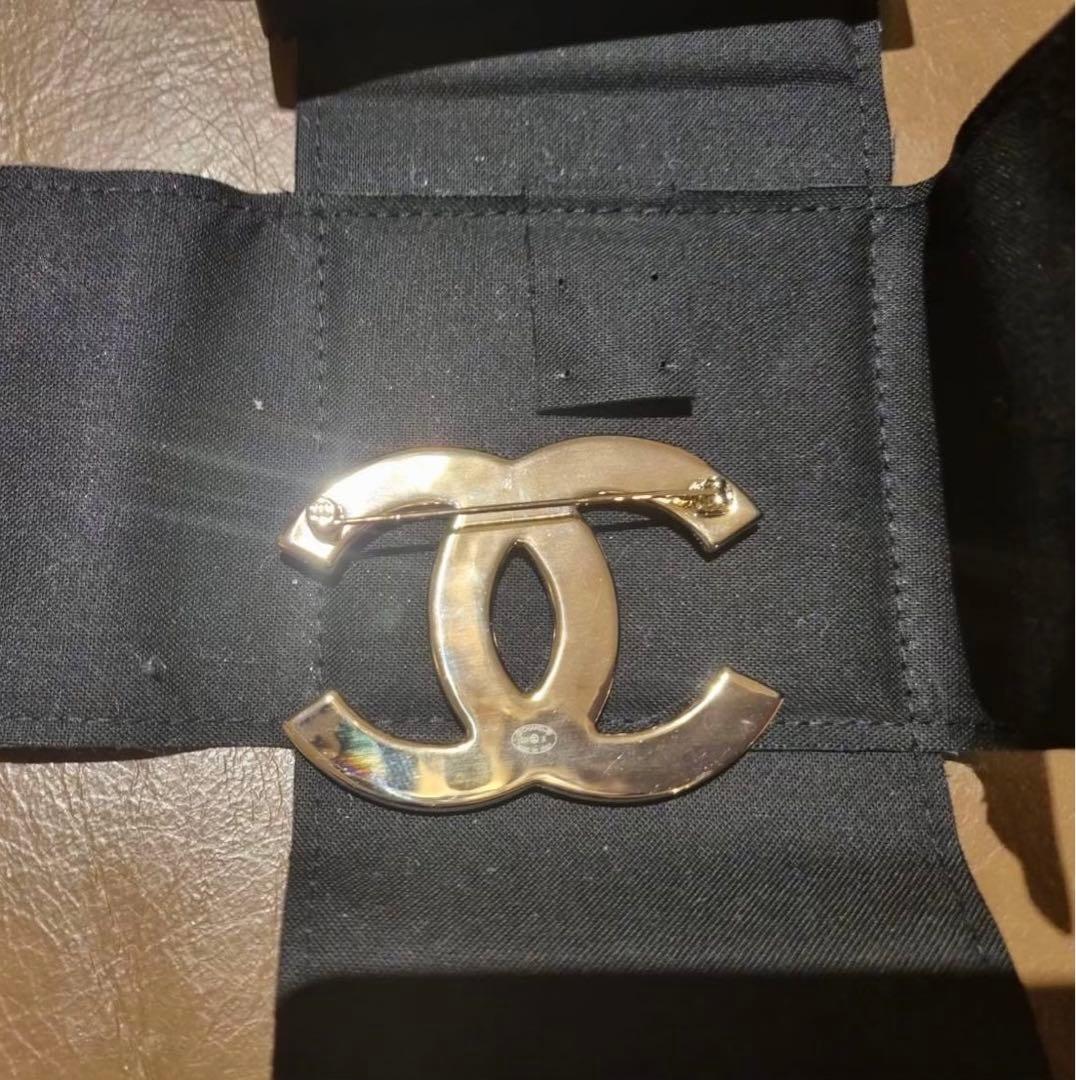 CHANEL フェルト生地 ブローチ