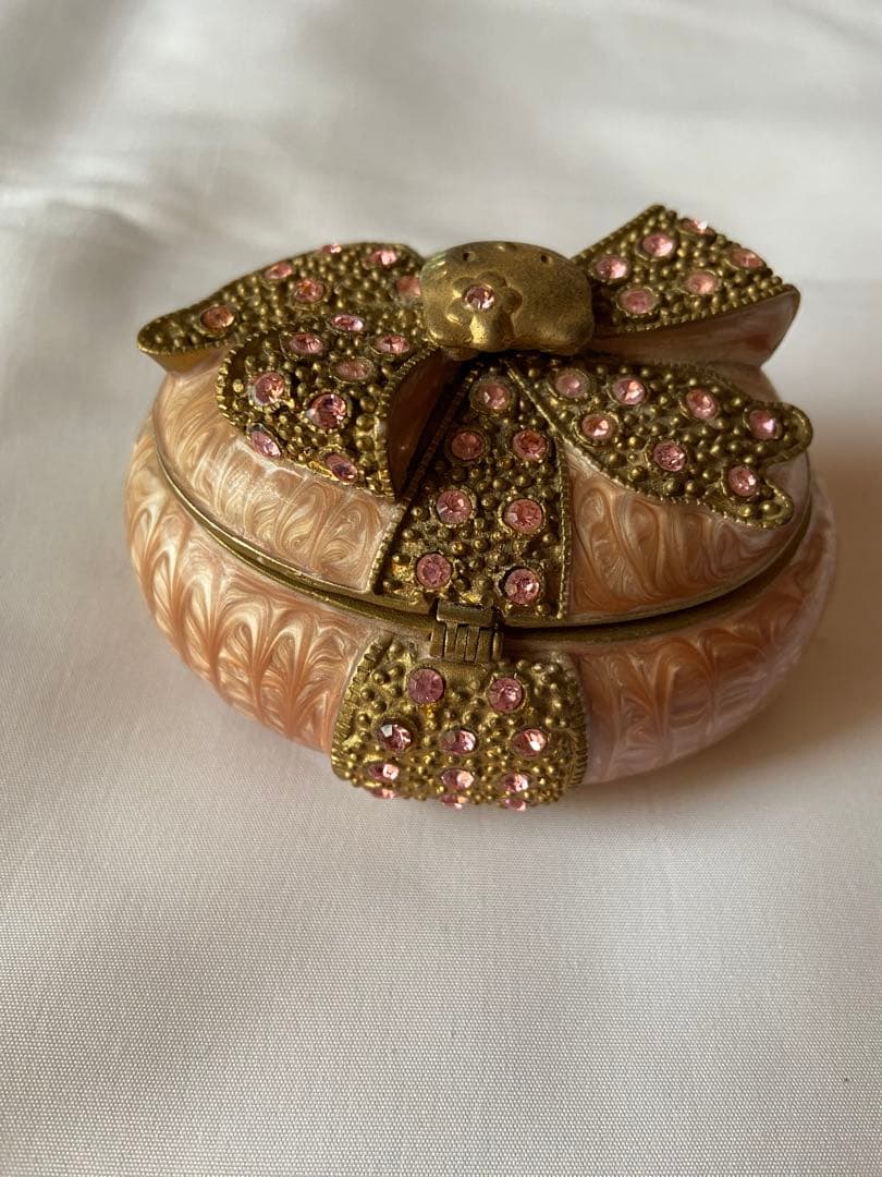 ★超レア★　ハローキティ　リボン型陶器ピンクストーン付小物入れ 　ピンクゴールド