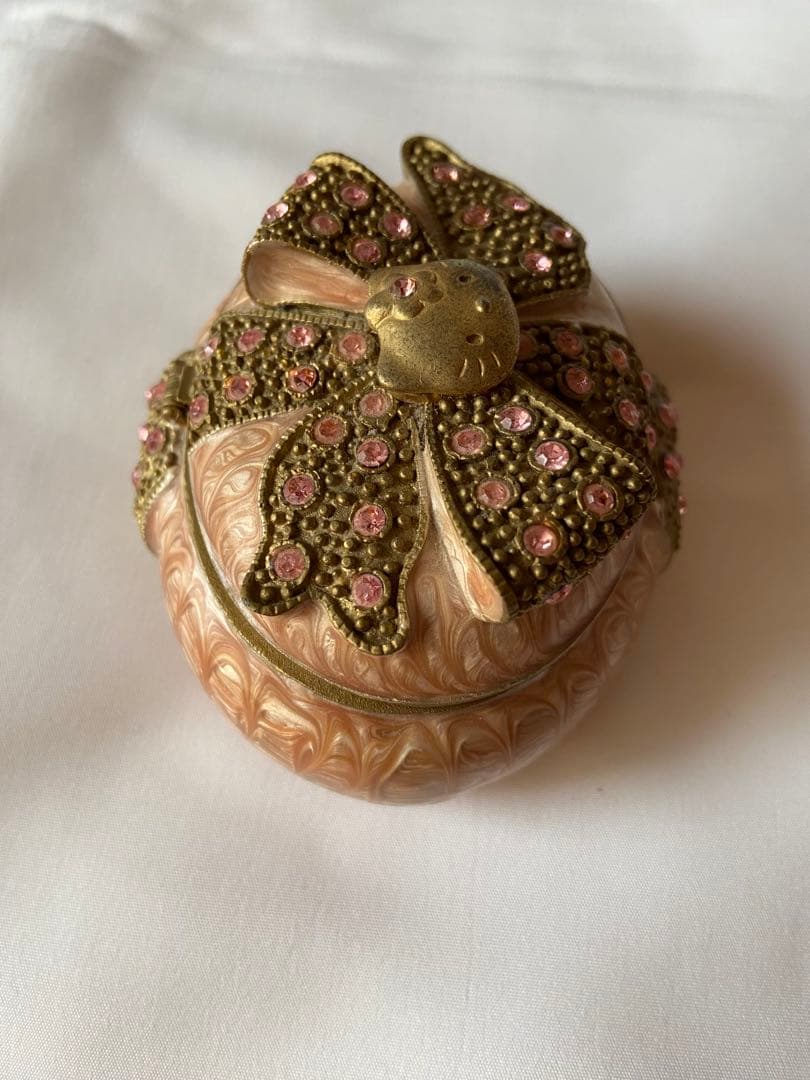 ★超レア★　ハローキティ　リボン型陶器ピンクストーン付小物入れ 　ピンクゴールド