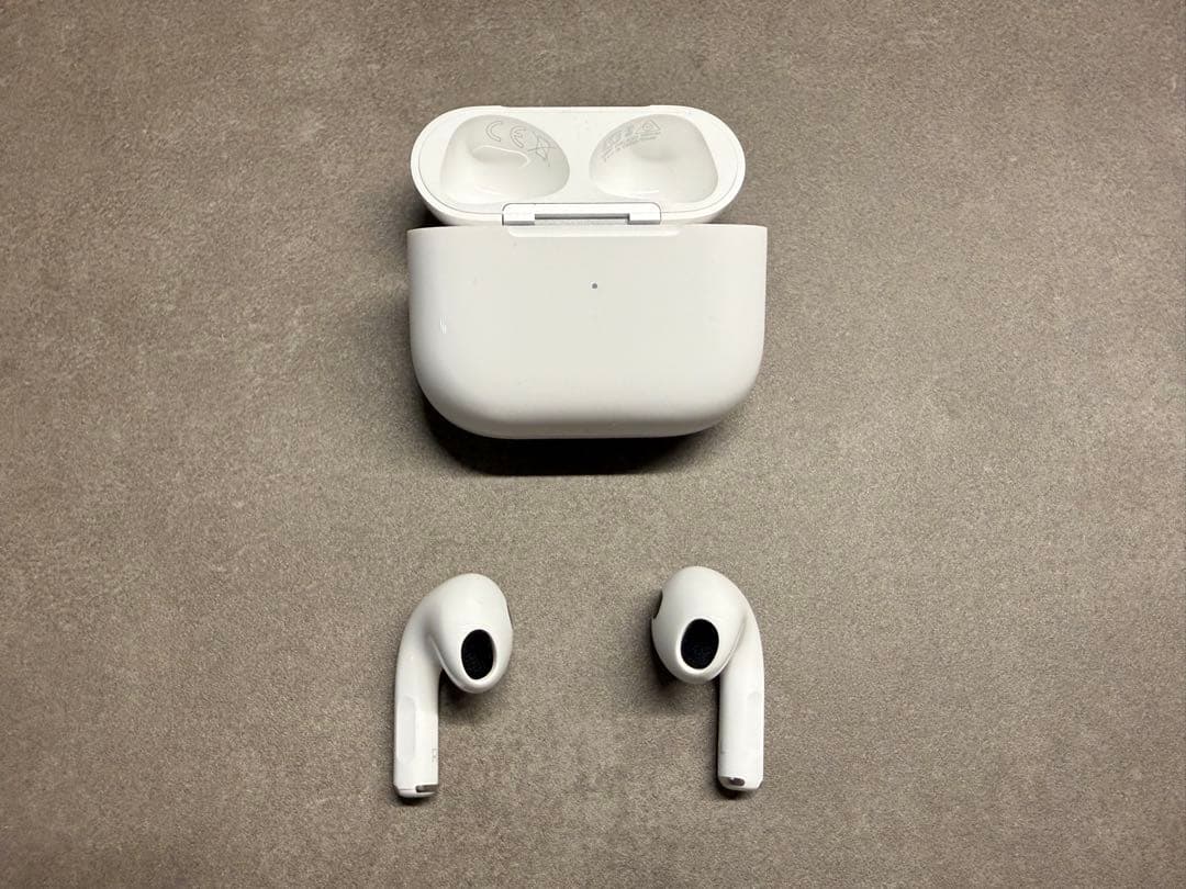 Airpods第3世代Lightning 充電ケース付き　アップル