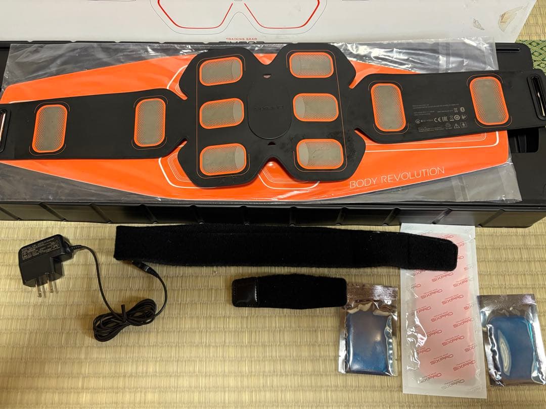 【超美品】新品パッド付　シックスパッド　アブズベルト　S/M/L