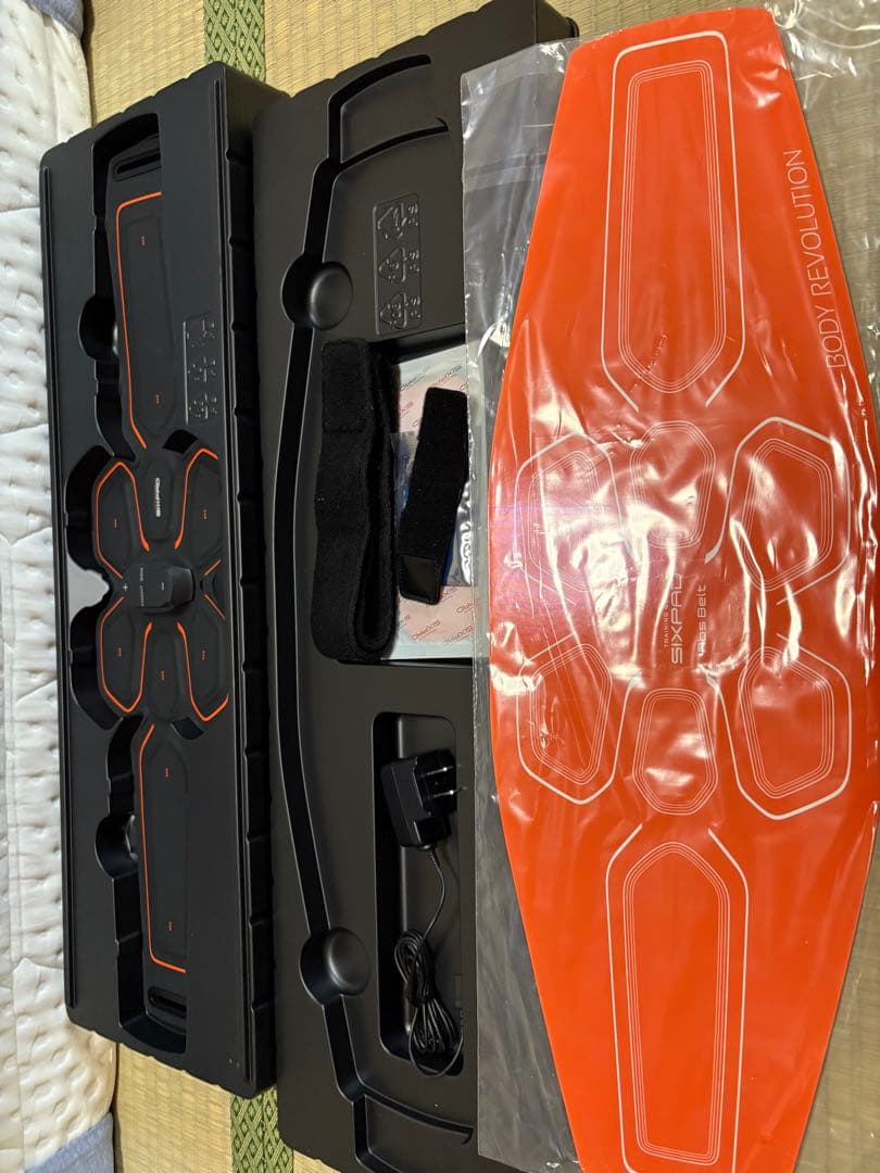 【超美品】新品パッド付　シックスパッド　アブズベルト　S/M/L