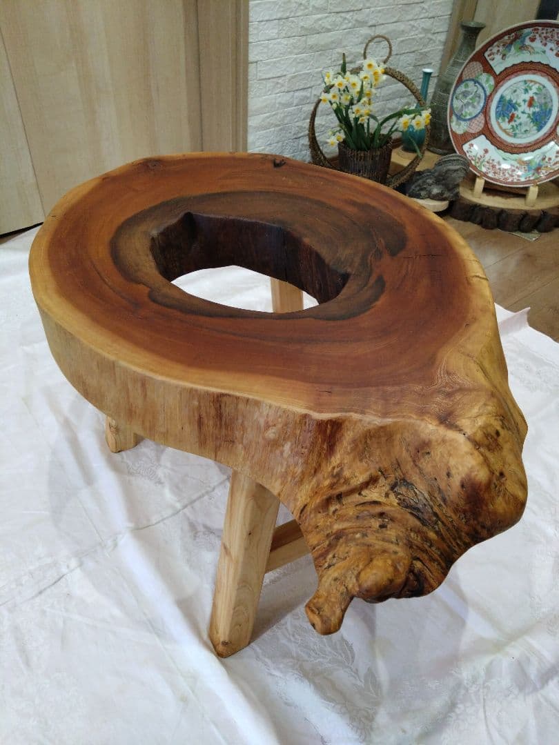 欅の輪切りテーブル㉖　樹齢約150年の欅の一点物　欅の耳付き自然木のローテーブル