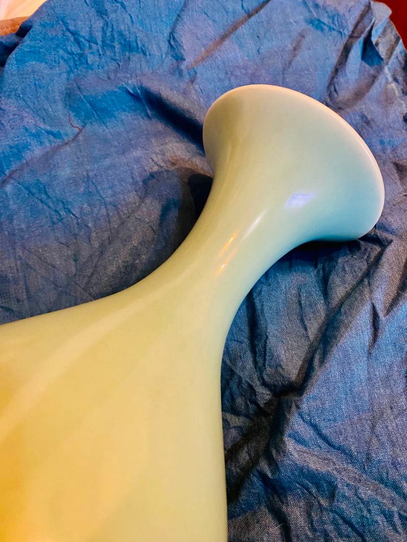 中国明代龍泉窑玉壶春瓶、箱付き、サイズ高さ約31cm径17cm口10cm