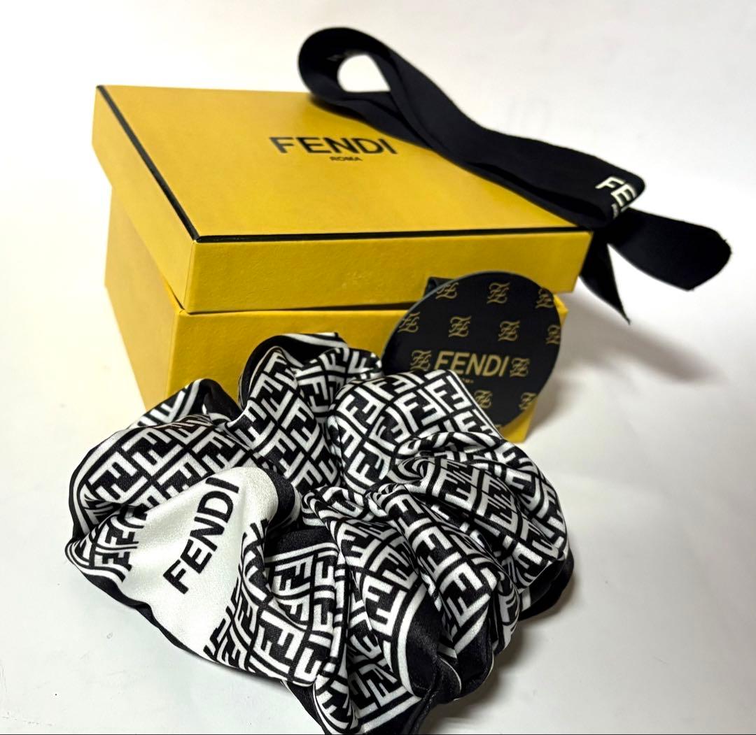 まー！FENDIフェンディ☆ズッカヘアゴムシュシュ&ギフトボックス・リボン