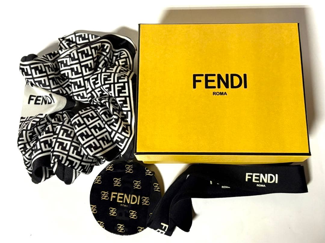 まー！FENDIフェンディ☆ズッカヘアゴムシュシュ&ギフトボックス・リボン