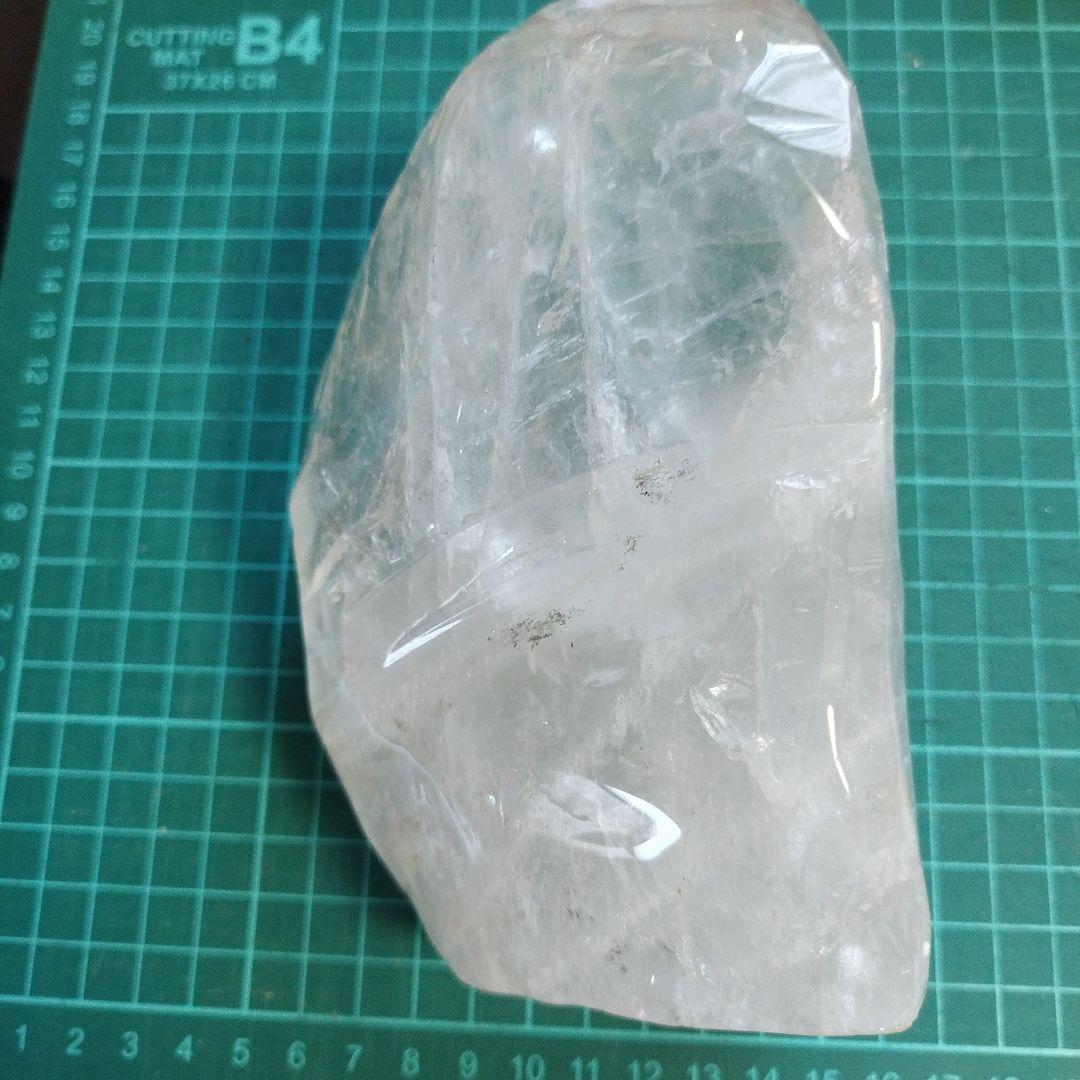 水晶　原石　ツルツル　スベスベ