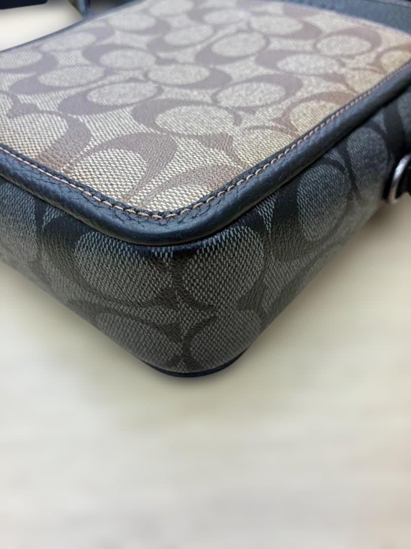 COACH モノグラムショルダーバッグ