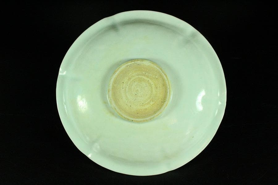 中国美術 白磁 刻草花紋 盤 φ15cm 影青(K-XA681)