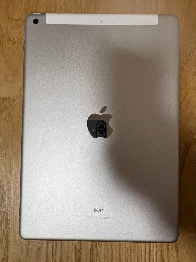 iPad (第8世代) 32GB Wi-Fi+Cellular ほぼ新品