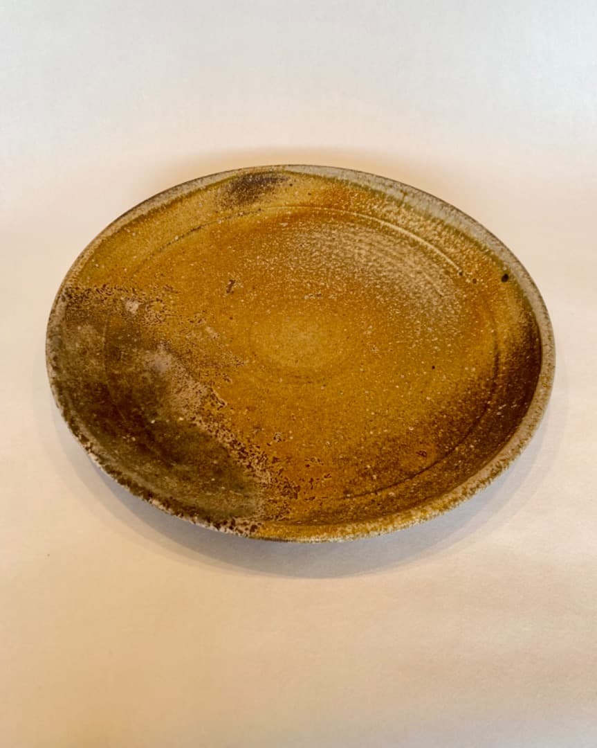 陶芸家：日本工芸会会長賞受賞の羽石修二 窯変炭化大皿 1988年