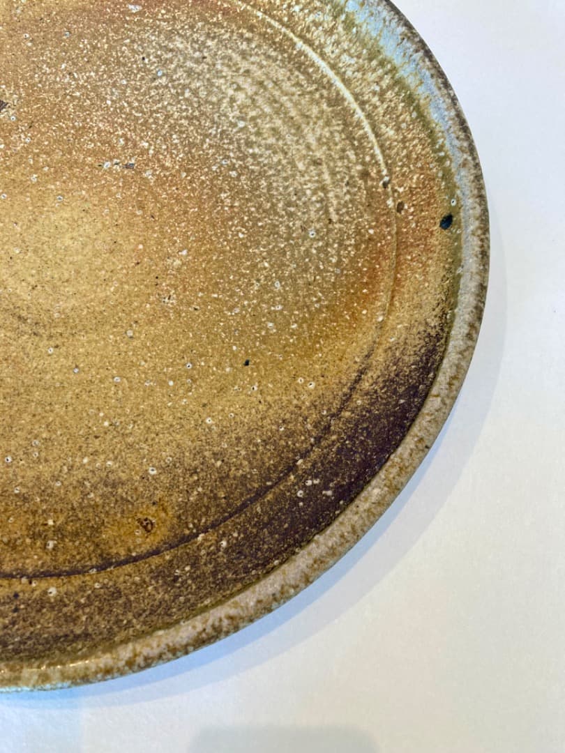 陶芸家：日本工芸会会長賞受賞の羽石修二 窯変炭化大皿 1988年