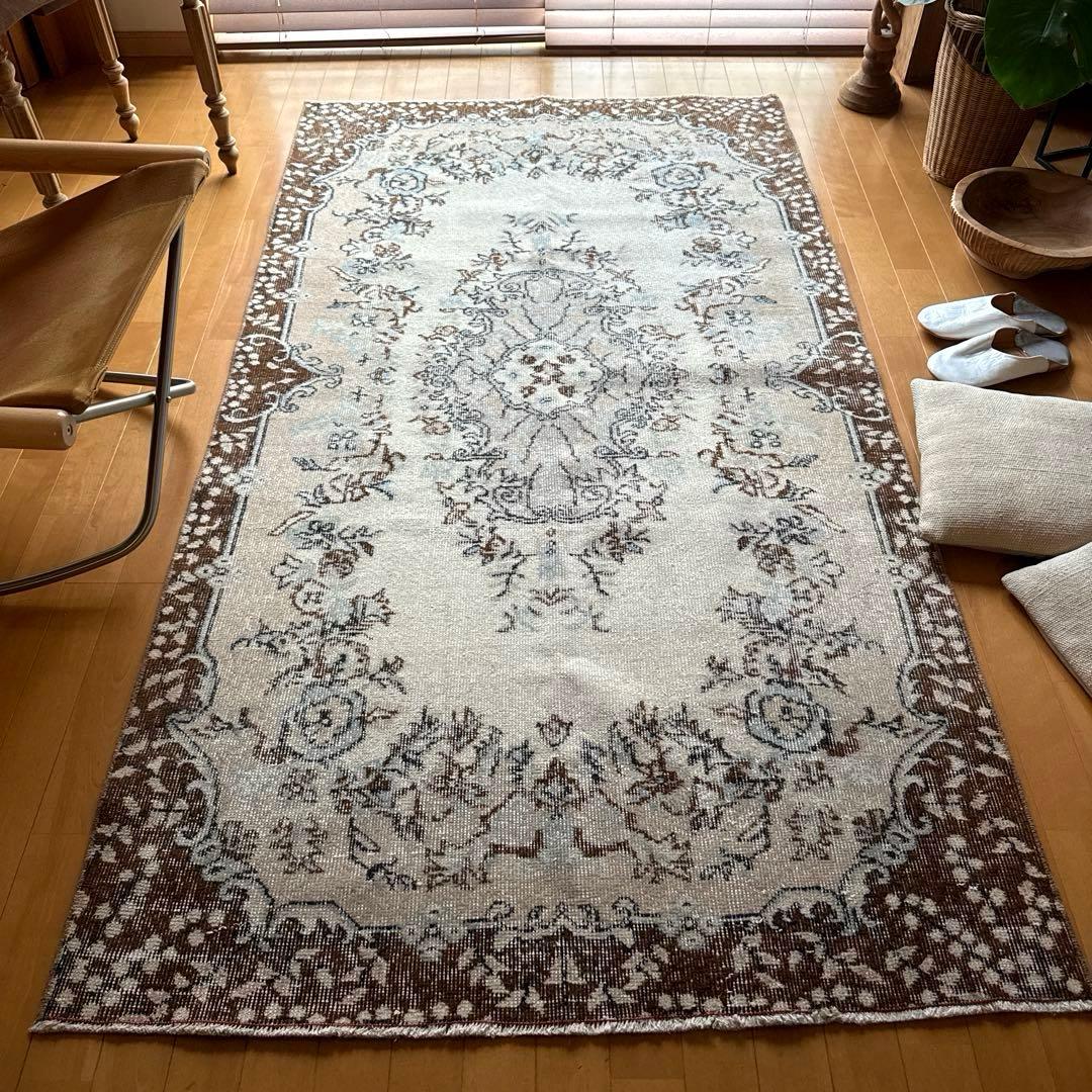 113×207花や実　淡いベージュ×クリーム×ブラウン　トルコヴィンテージラグ