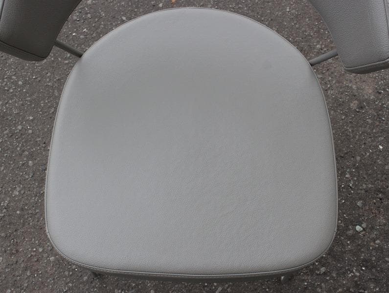 キキララカリガリス コヌビア ニューヨーク ダニングチェア