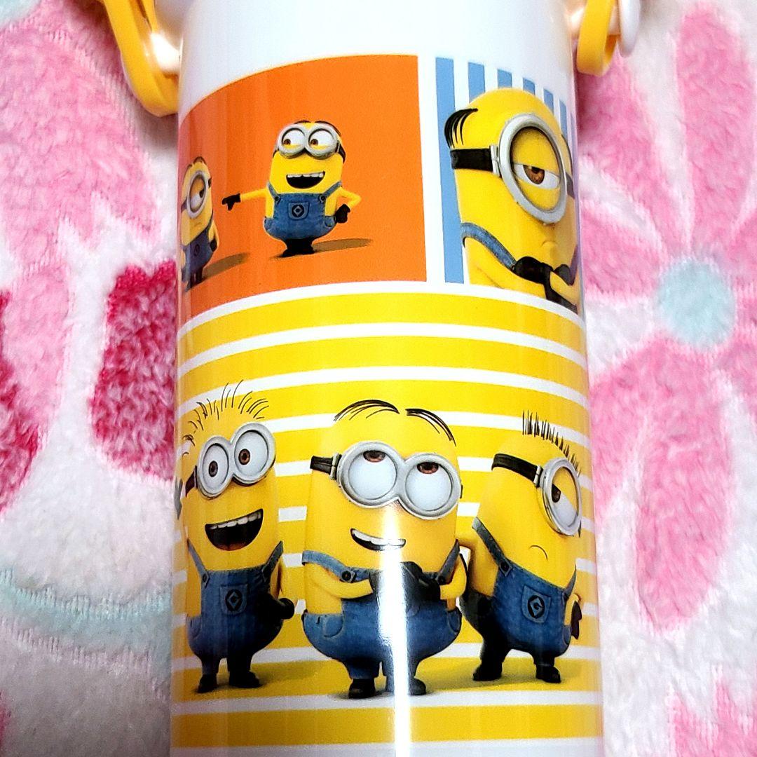 新品！ミニオン カップ付き水筒 肩紐付き
