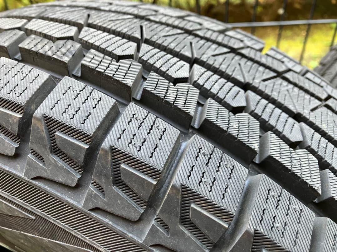 ヨコハマアイスガード　2025年製　215 70 16