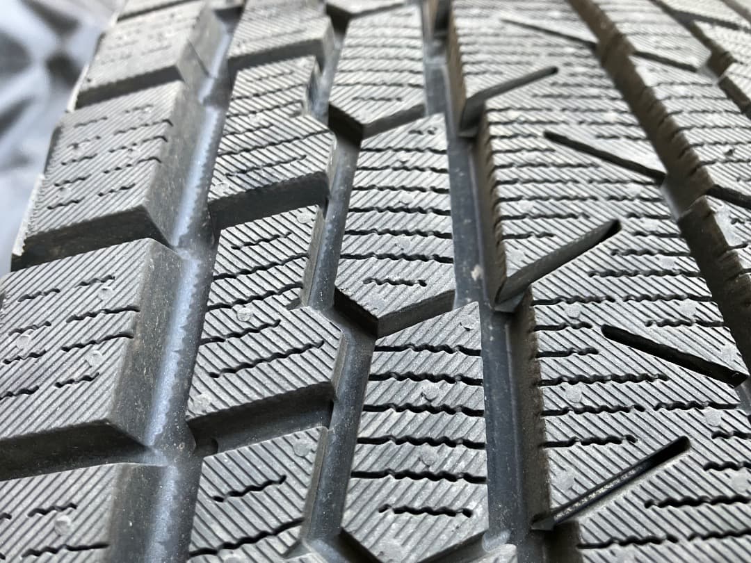 ヨコハマアイスガード　2025年製　215 70 16