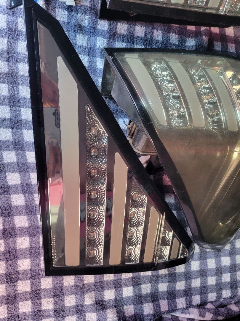 20 アルファード ヴェルファイア　テールランプ