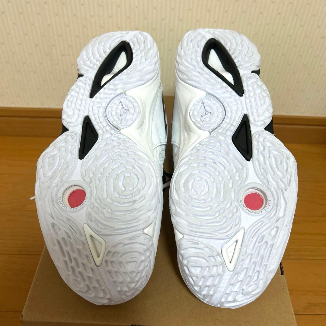 バレーボールシューズ（ウェーブモーメンタム3）