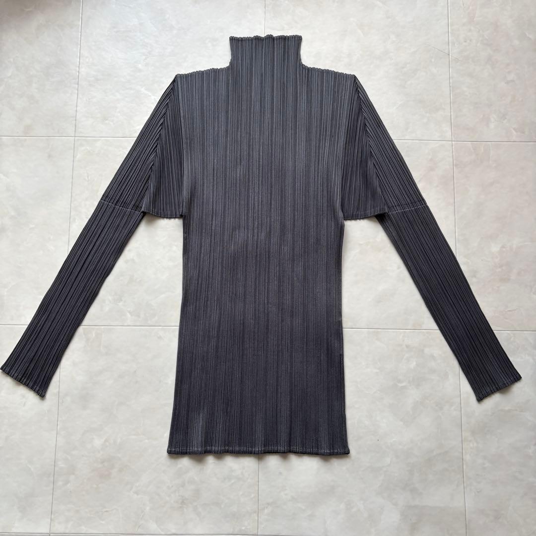 美品✨ プリーツプリーズ ハイネック長袖トップス チャコール 3 体型カバー