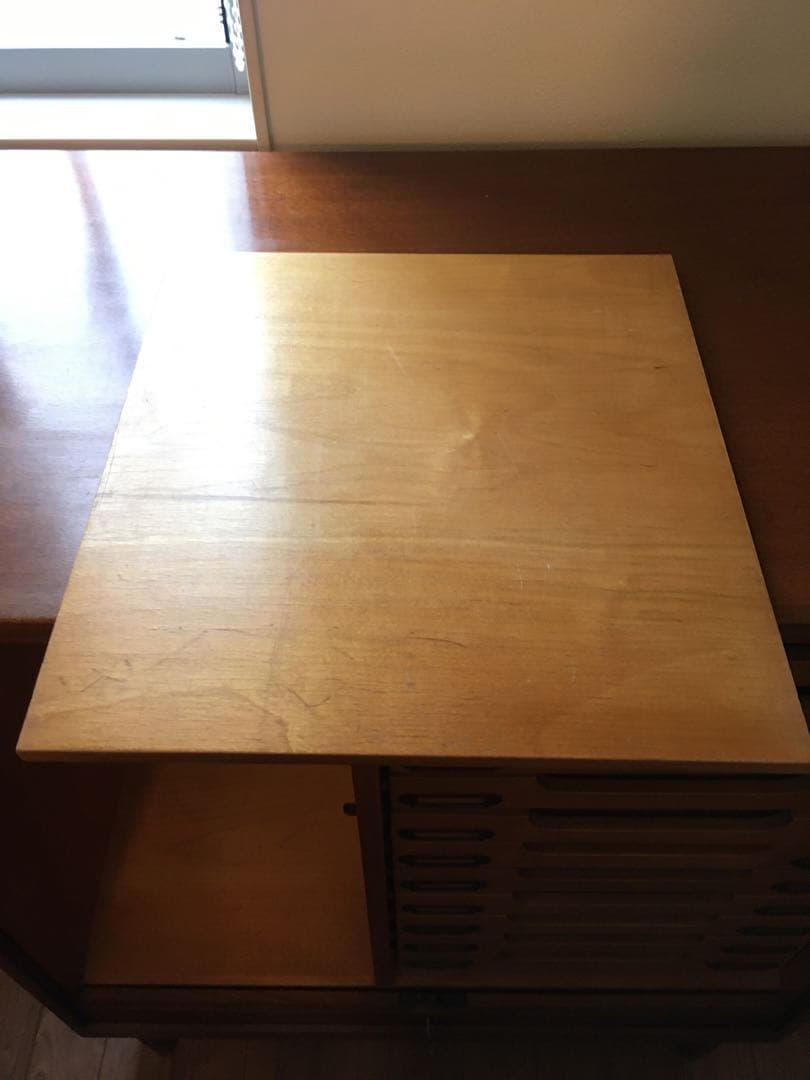 デンマーク　ビンテージ　脚付き蛇腹キャビネット　マホガニー　北欧ビンテージ