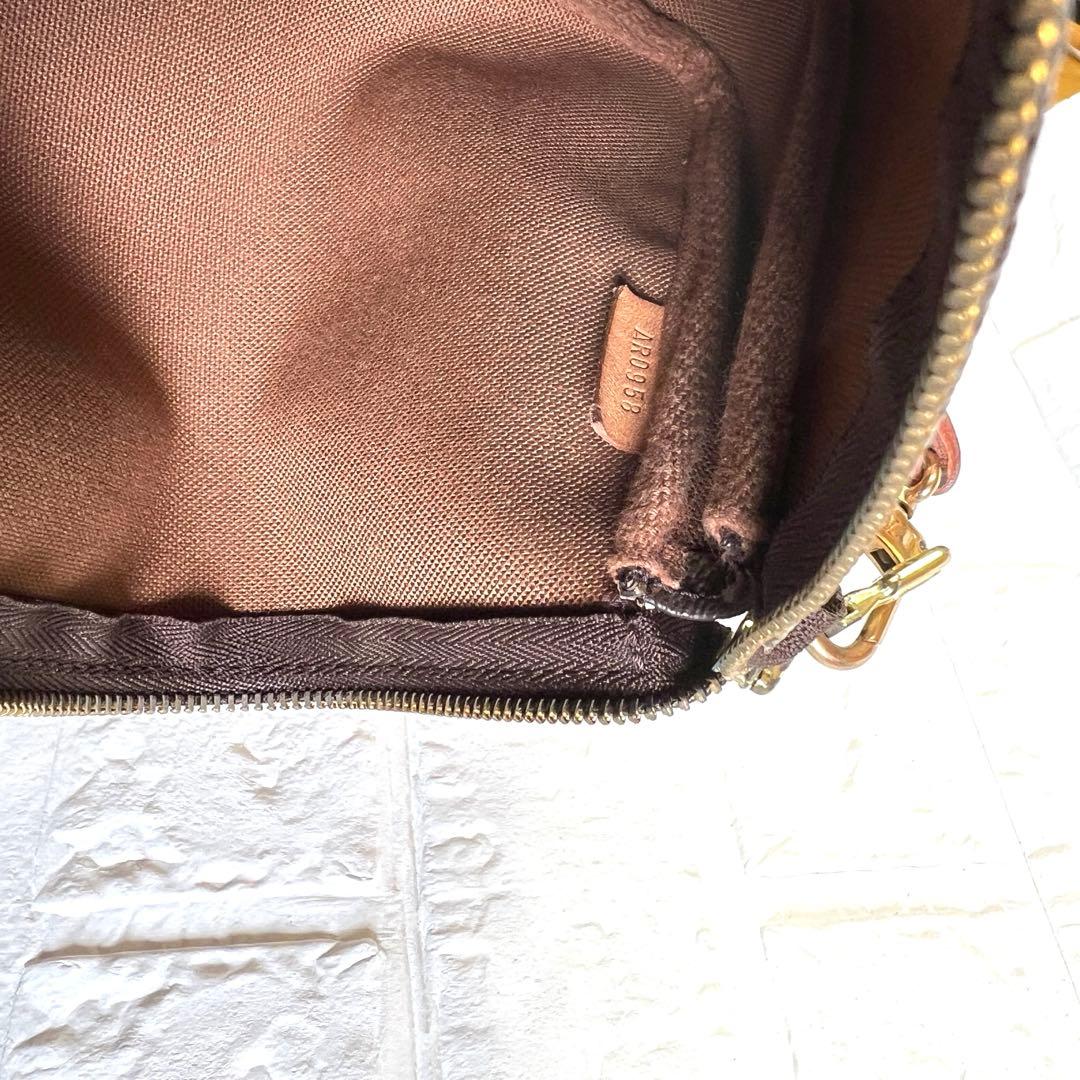 ルイヴィトン　モノグラム　アクセサリーポーチ　G金具　ポシェット　レディース