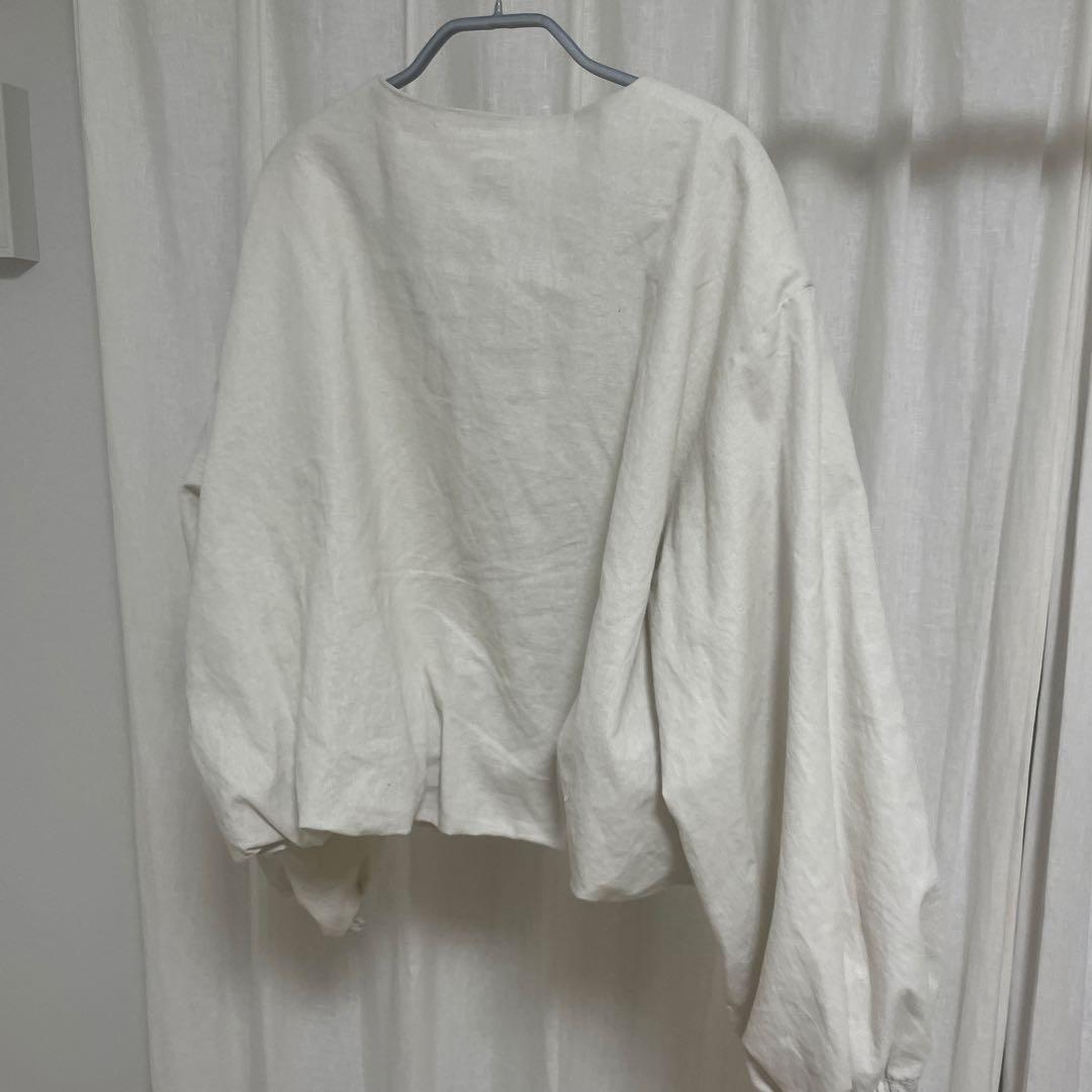 TSUHARU アイボリー ノーカラージャケット バルーンスリーブ