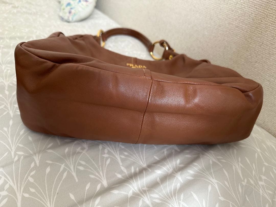 PRADA ブラウンショルダーバッグ