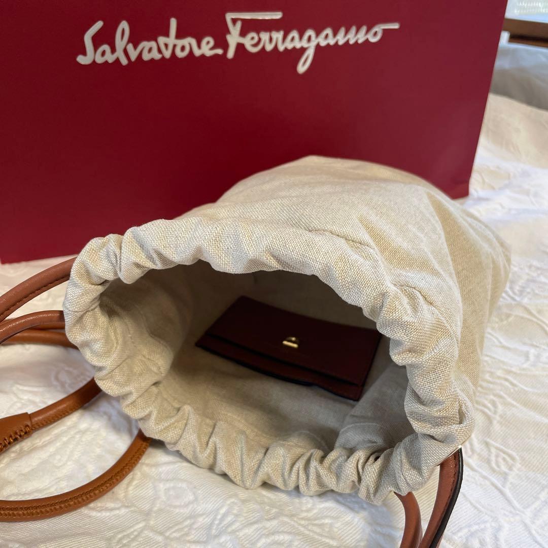 新品未使用 【Salvatore Ferragamo 】Cage Bag