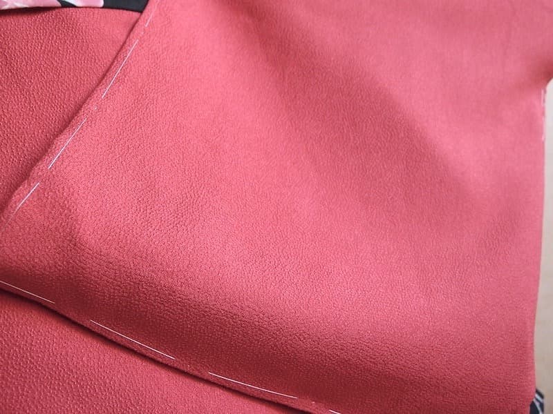 未使用 斎藤三才 縮緬の色無地（華やか桃赤系）裄68 背紋無 正絹美品