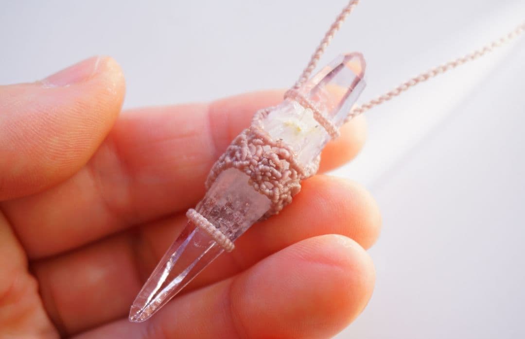 両剣ベラクルスアメジストポイント　エチオピア産オパール　マクラメ　ネックレス