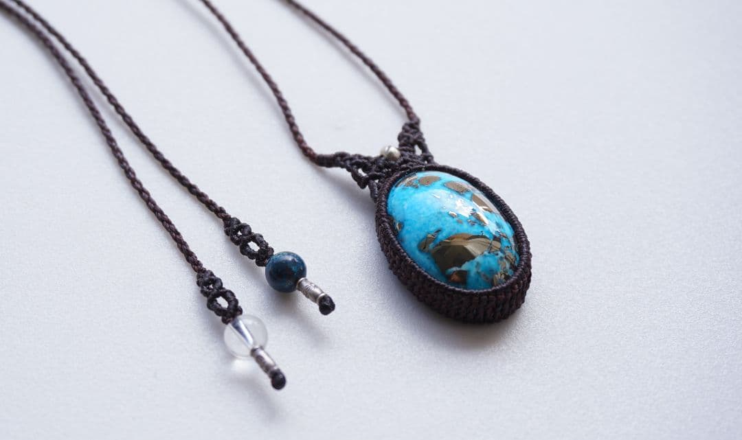 «special collection»大粒イラン産ターコイズマクラメネックレス