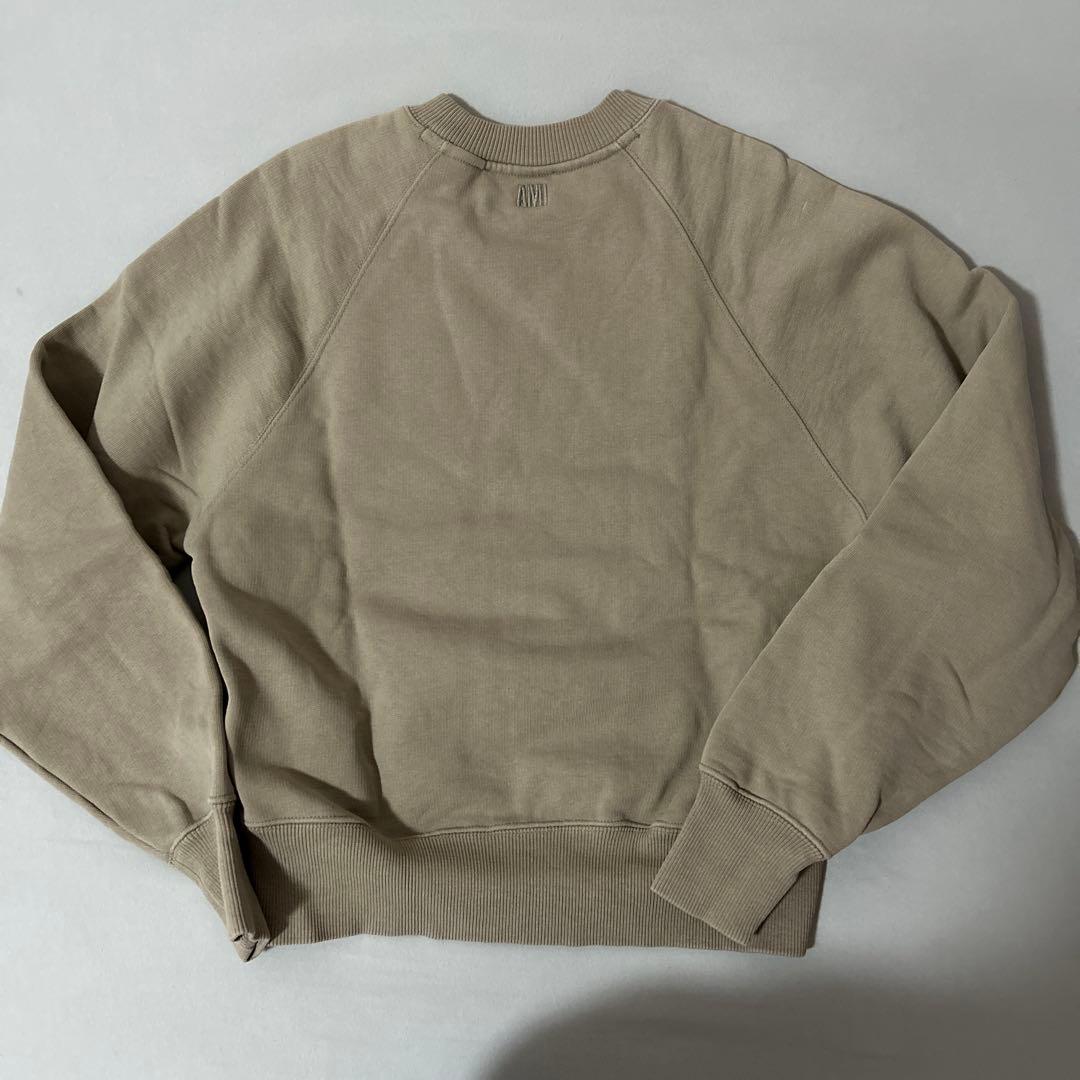 ami ベージュ ハートロゴ トレーナー