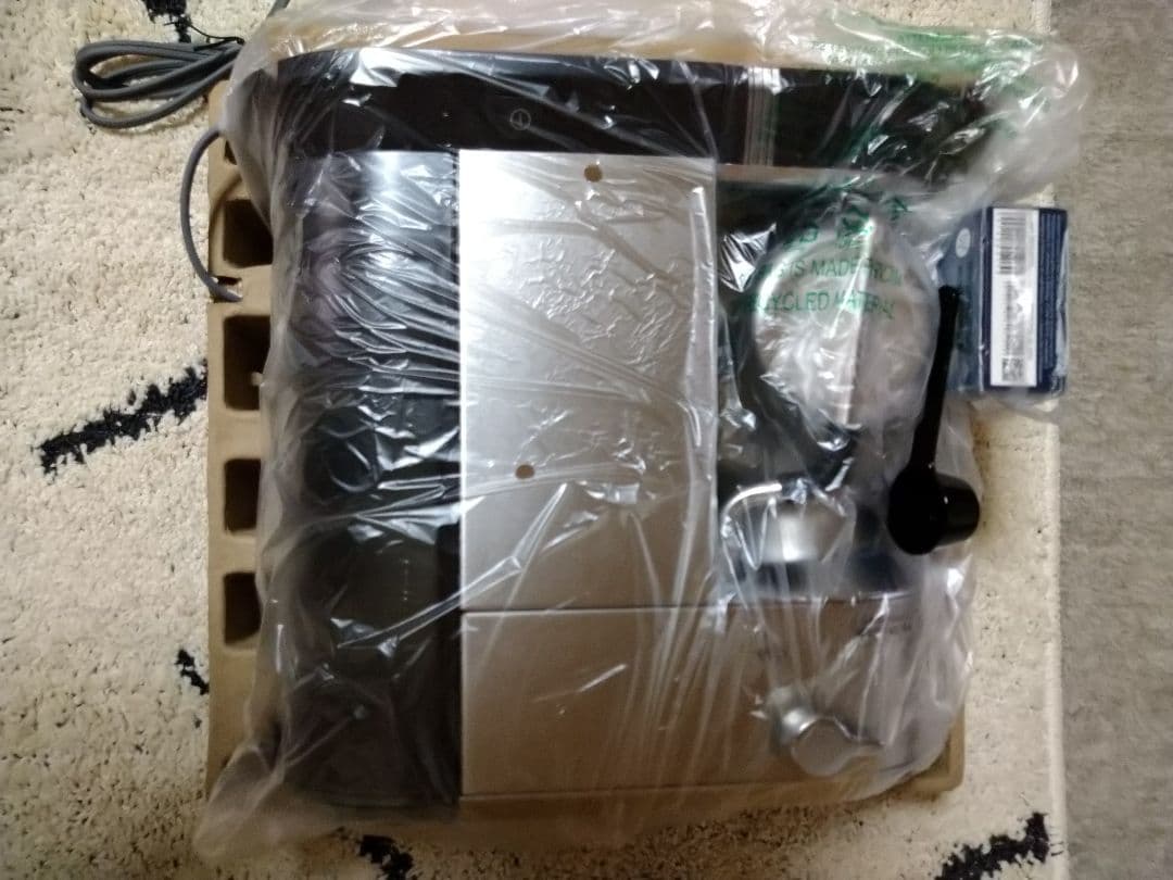 DeLonghi DEDICA Arte EC885J エスプレッソマシン