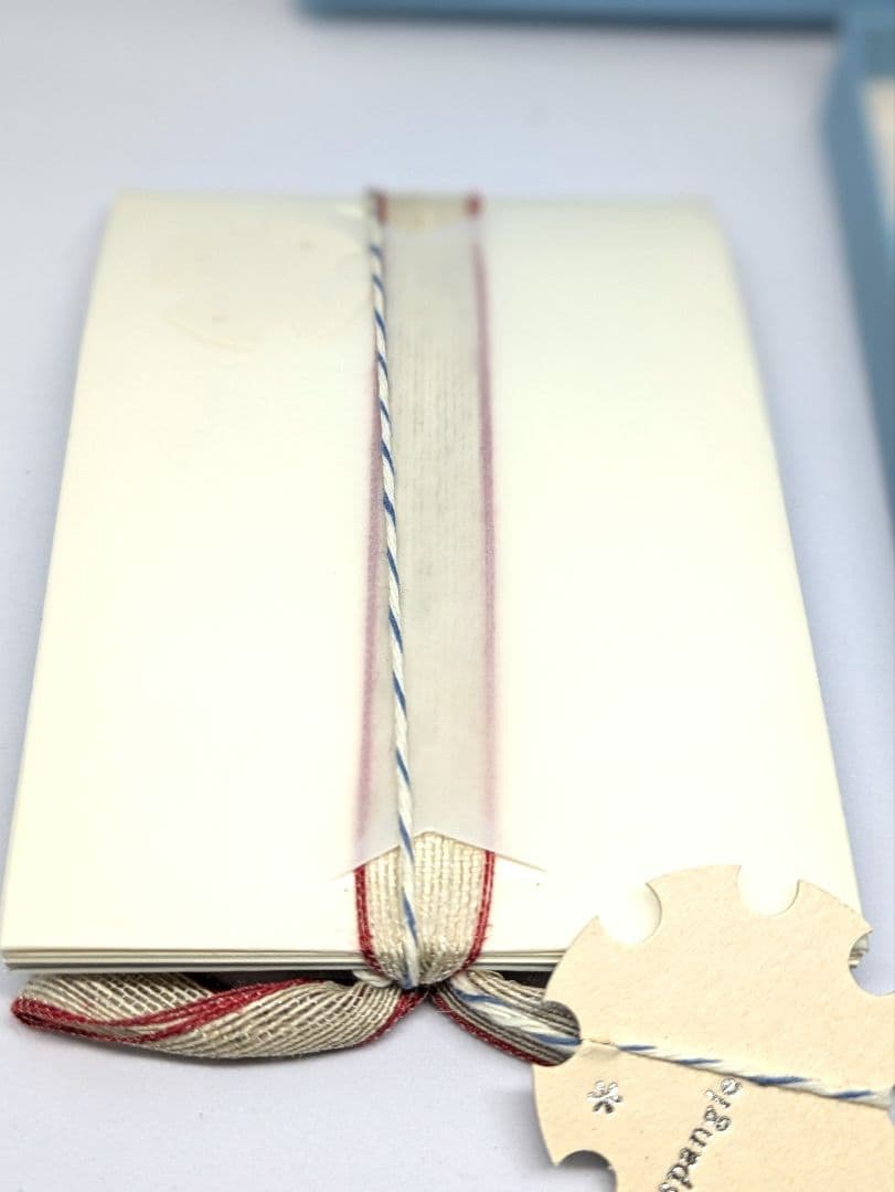 鳩山郁子　豆本と、サイン入りCAMERA Ｄａｙｓのフィル厶、（上箱無し）ら２個