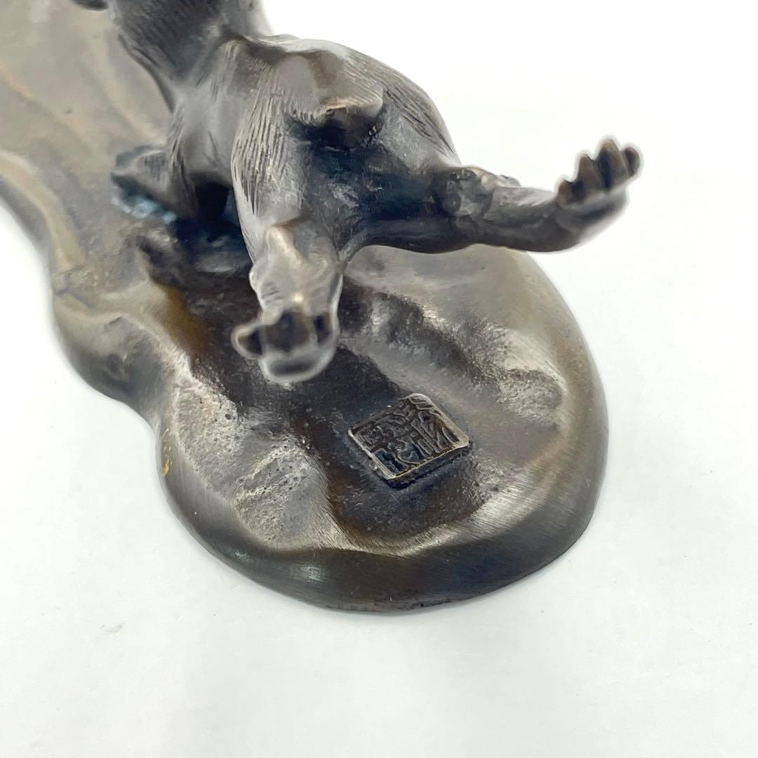 TH-M0687　はねる野うさぎ　置物　インテリア　アンティーク　オブジェ