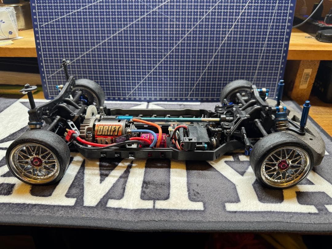 ヨコモ ドリフトパッケージ メカ付 オプションも少々。ちょっと綺麗？